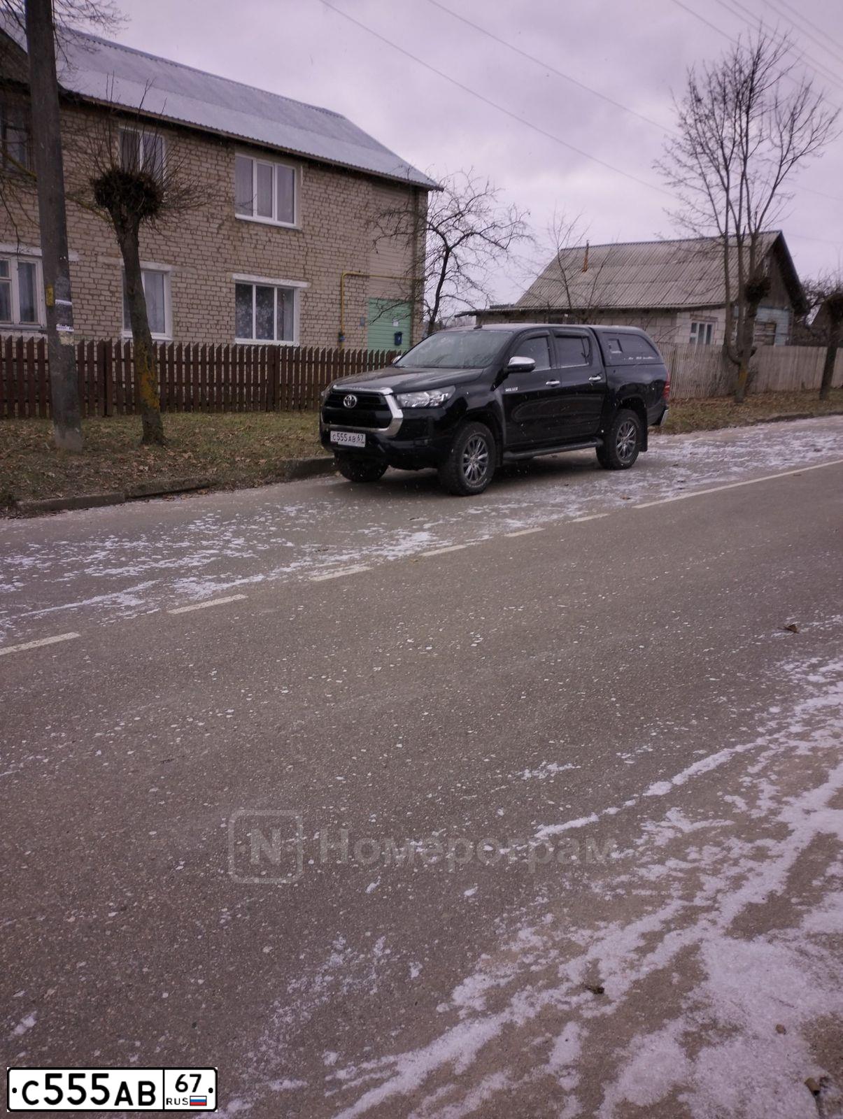 Фото автомобиля TOYOTA HILUX, 2012 — госномер Р181ОА67. Цвет: СЕРЕБРИСТЫЙ