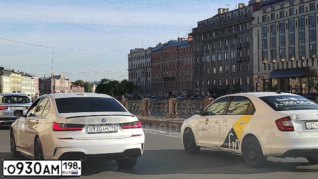 Фото автомобиля BMW SERIE 3, 2020 — госномер О930АМ198. Цвет: Белый