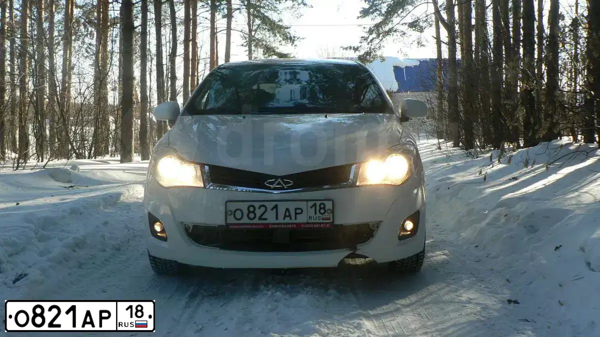 Фото автомобиля CHERY BONUS /A13/, 2012 — госномер О821АР18. Цвет: Белый