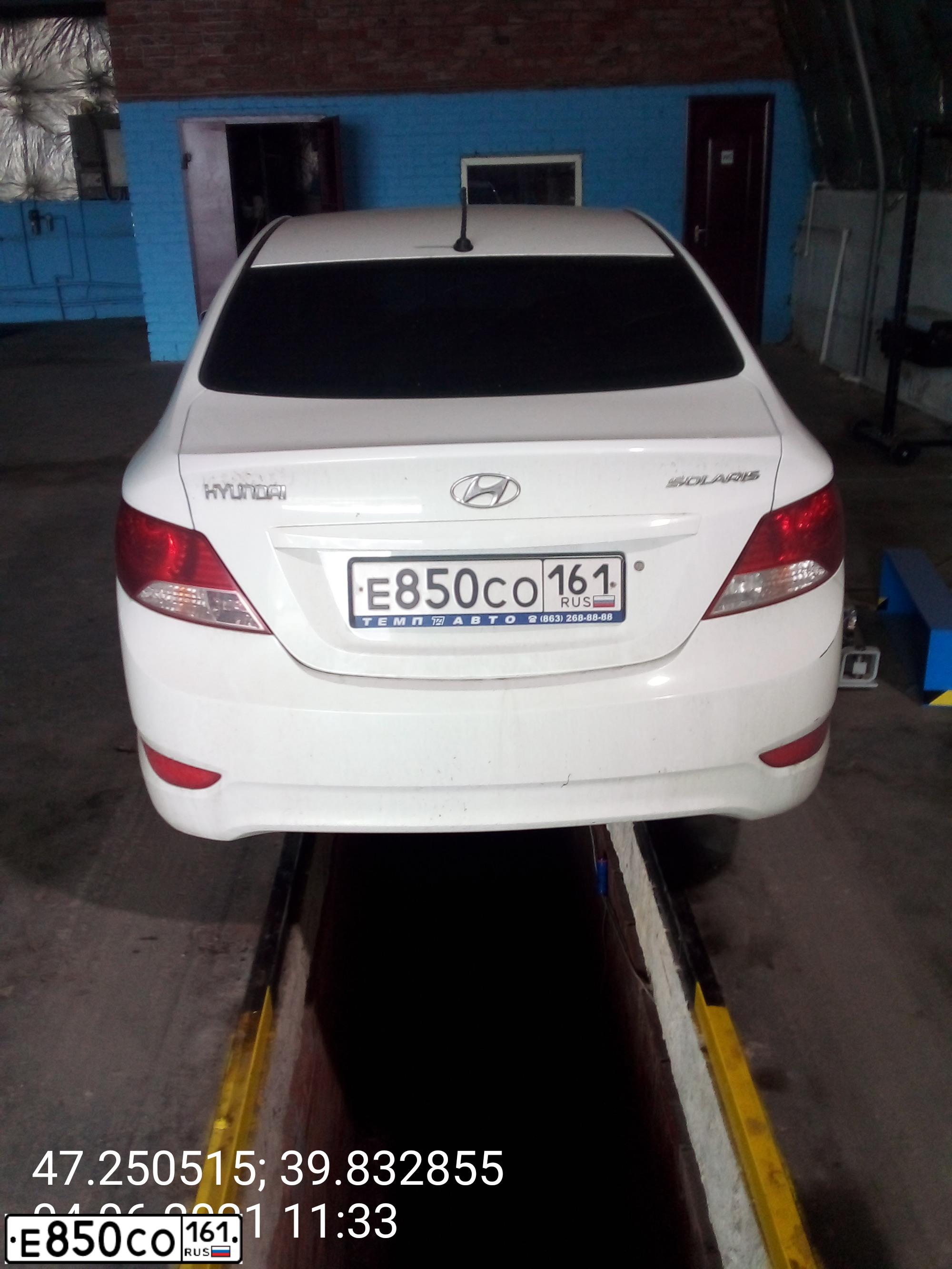 Фото автомобиля HYUNDAI SOLARIS, 2012 — госномер Е850СО161. Цвет: Белый