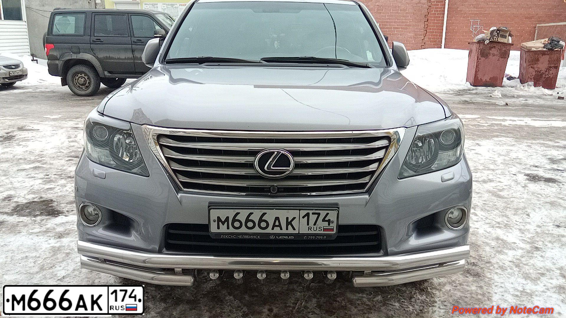 Фото автомобиля LEXUS LX, 2011 — госномер М666АК174. Цвет: Серебристый