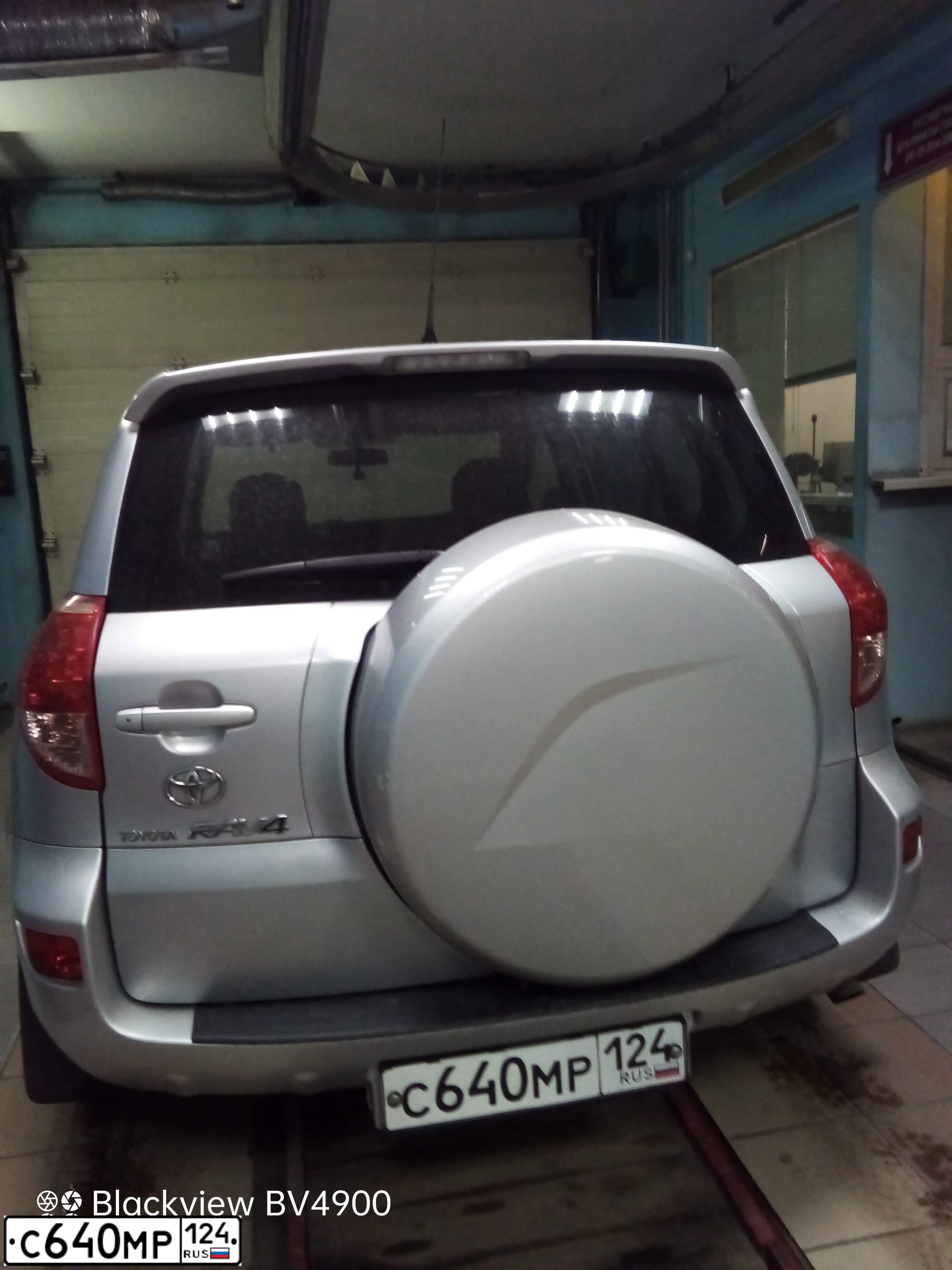 Фото автомобиля TOYOTA RAV4, 2006 — госномер С640МР124. Цвет: СЕРЕБРИСТЫЙ