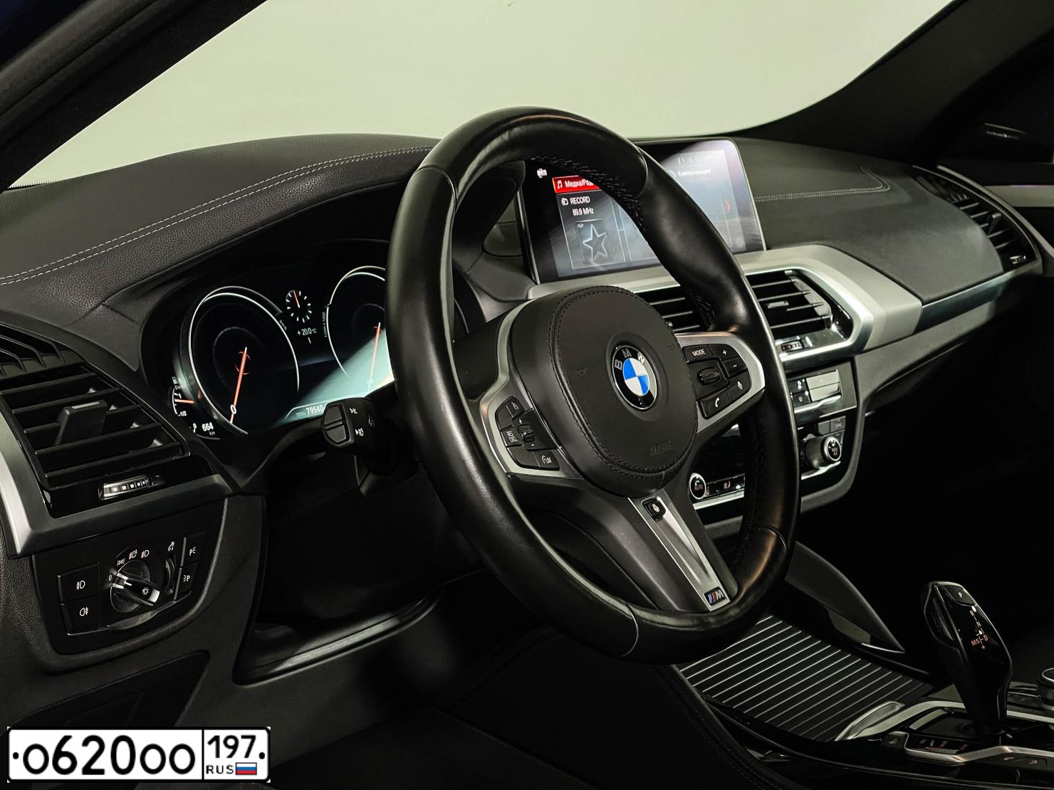 Фото автомобиля BMW 750, 2010 — госномер Т667ХА198