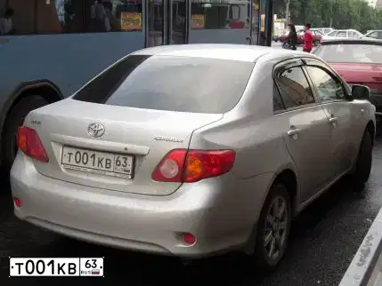 Фото автомобиля TOYOTA COROLLA, 2013 — госномер Т001КВ63. Цвет: Белый