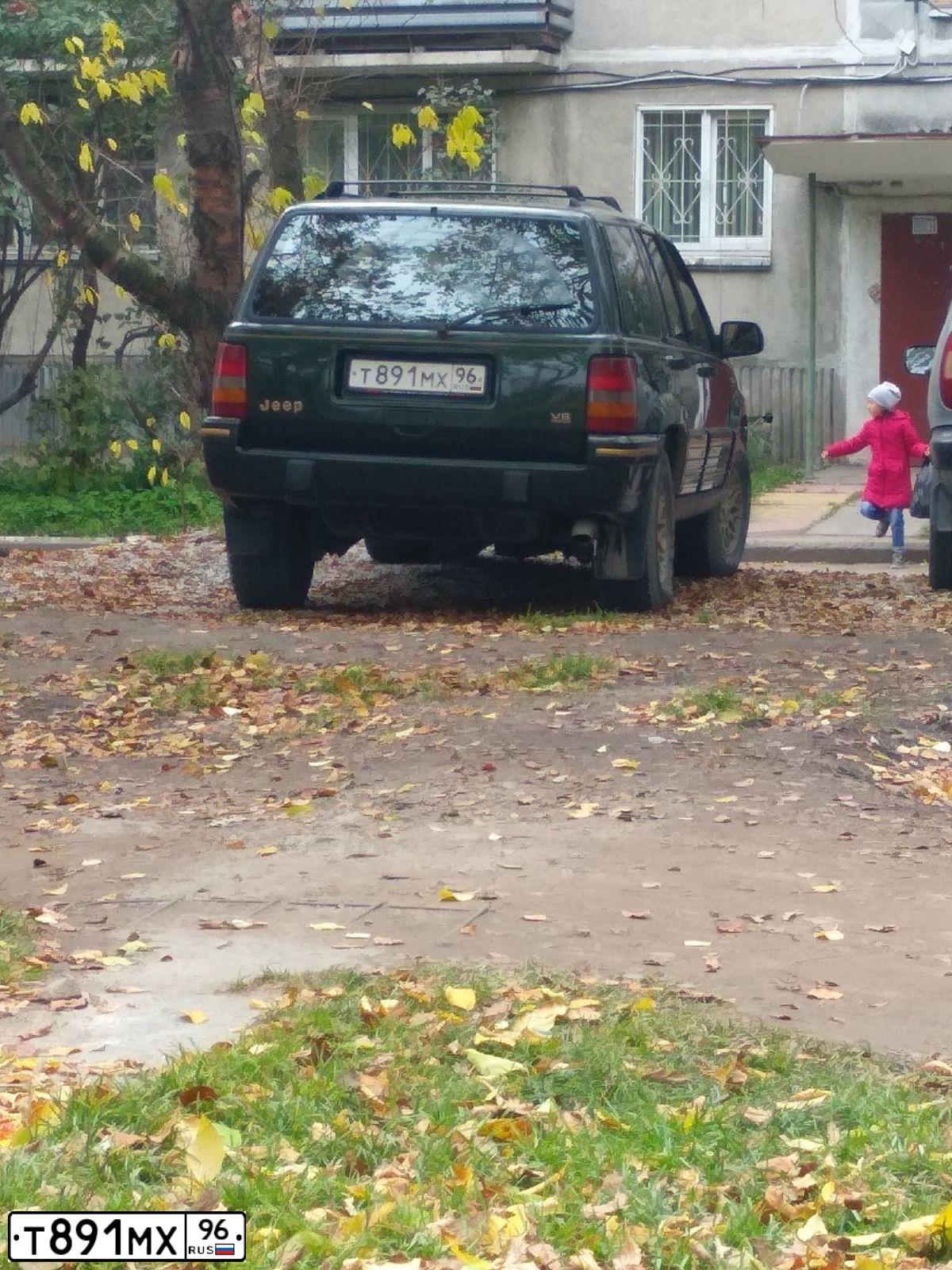 Фото автомобиля JEEP GRAND CHEROKEE, 1995 — госномер В200КН52. Цвет: Темно-зеленый