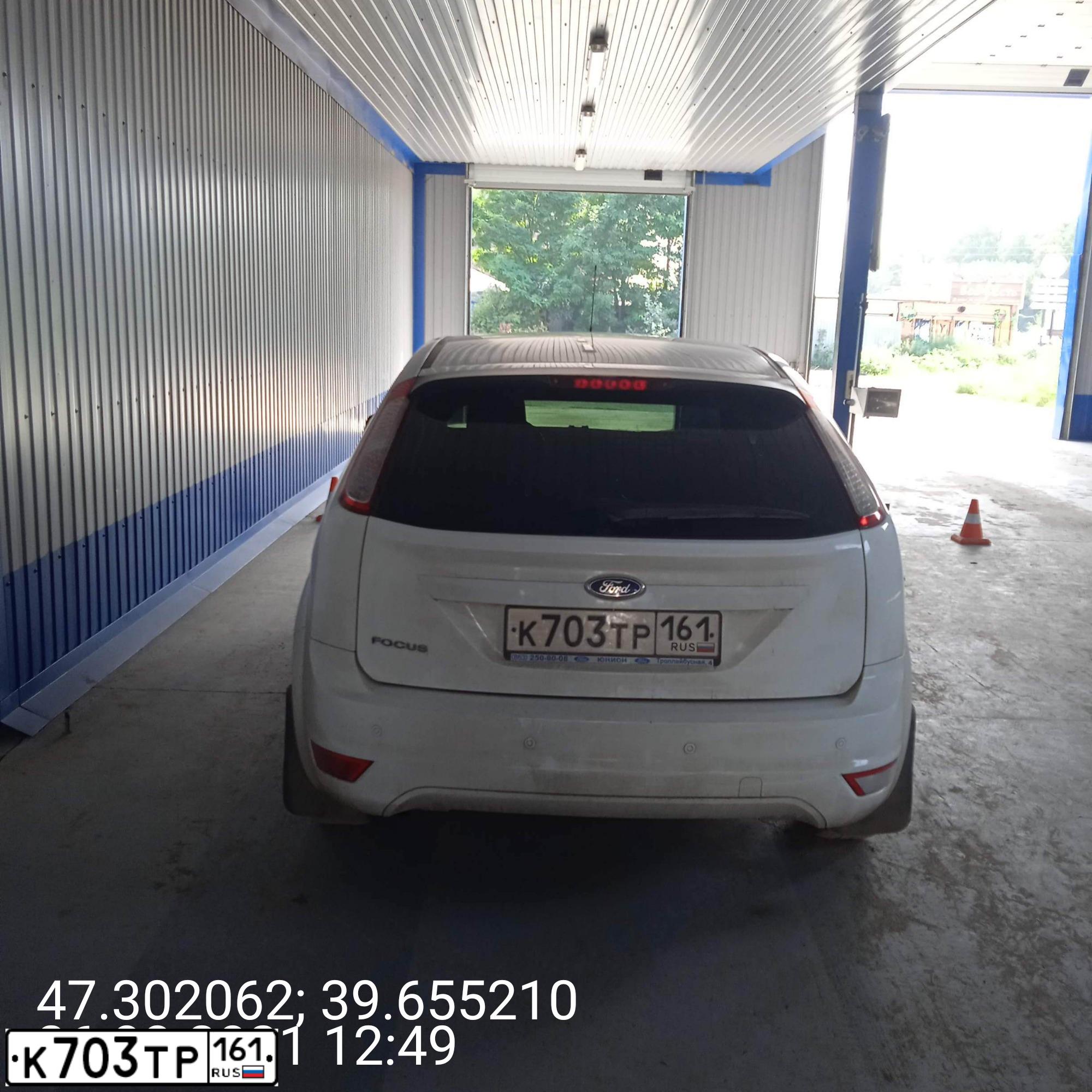 Фото автомобиля FORD FOCUS, 2010 — госномер К703ТР161. Цвет: Белый