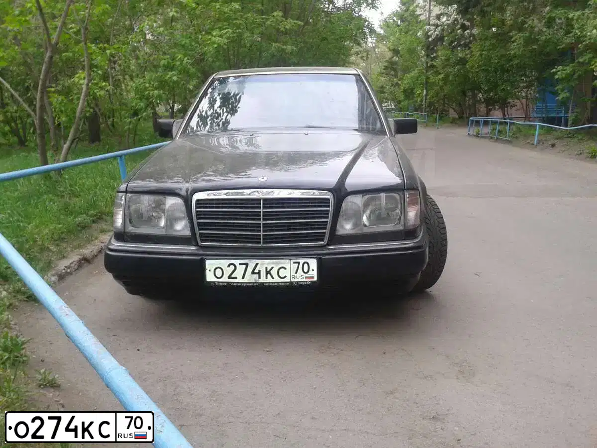 Фото автомобиля MERCEDES E-KLASSE, 1991 — госномер Х824СН55. Цвет: ЧЕРНЫЙ