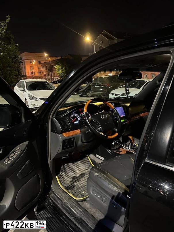 Фото автомобиля LEXUS GX, 2004 — госномер Х700КН51. Цвет: ЧЕРНЫЙ