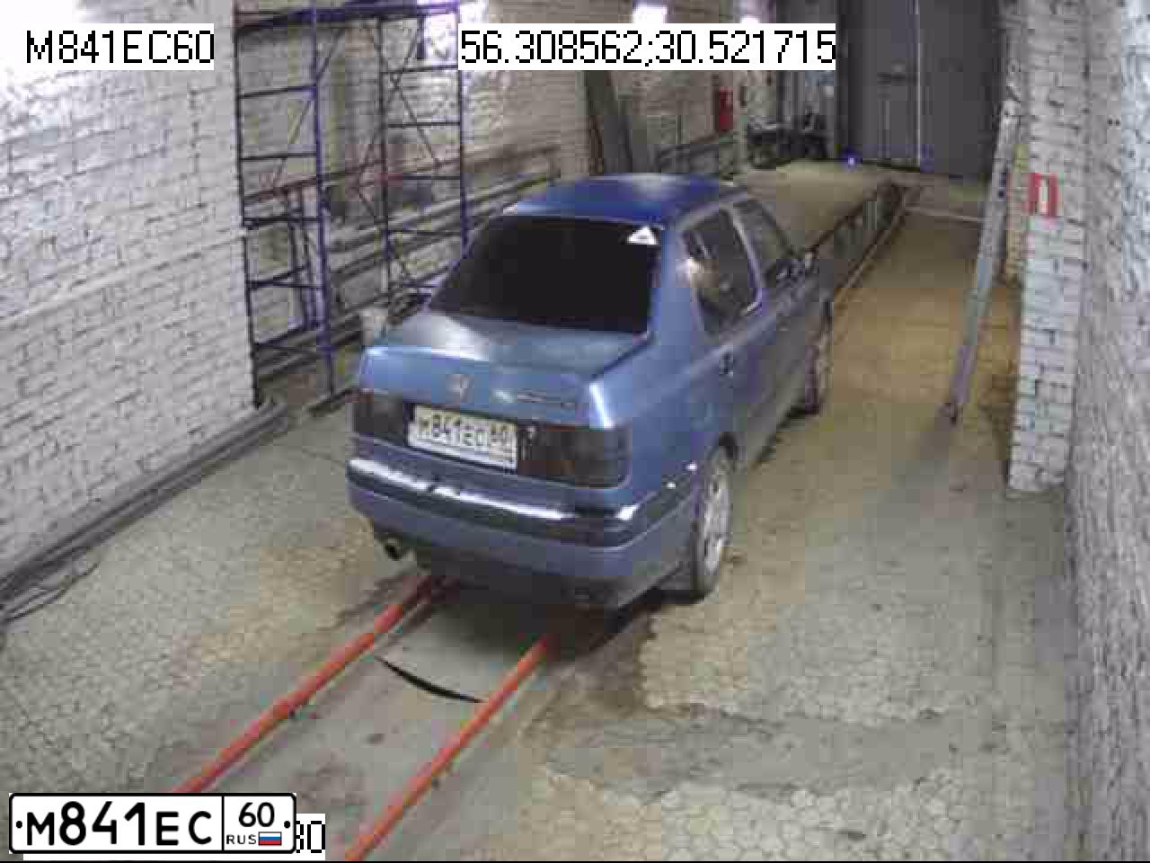 Фото автомобиля VOLKSWAGEN VENTO, 1993 — госномер М841ЕС60. Цвет: СВЕТЛО-СИНИЙ