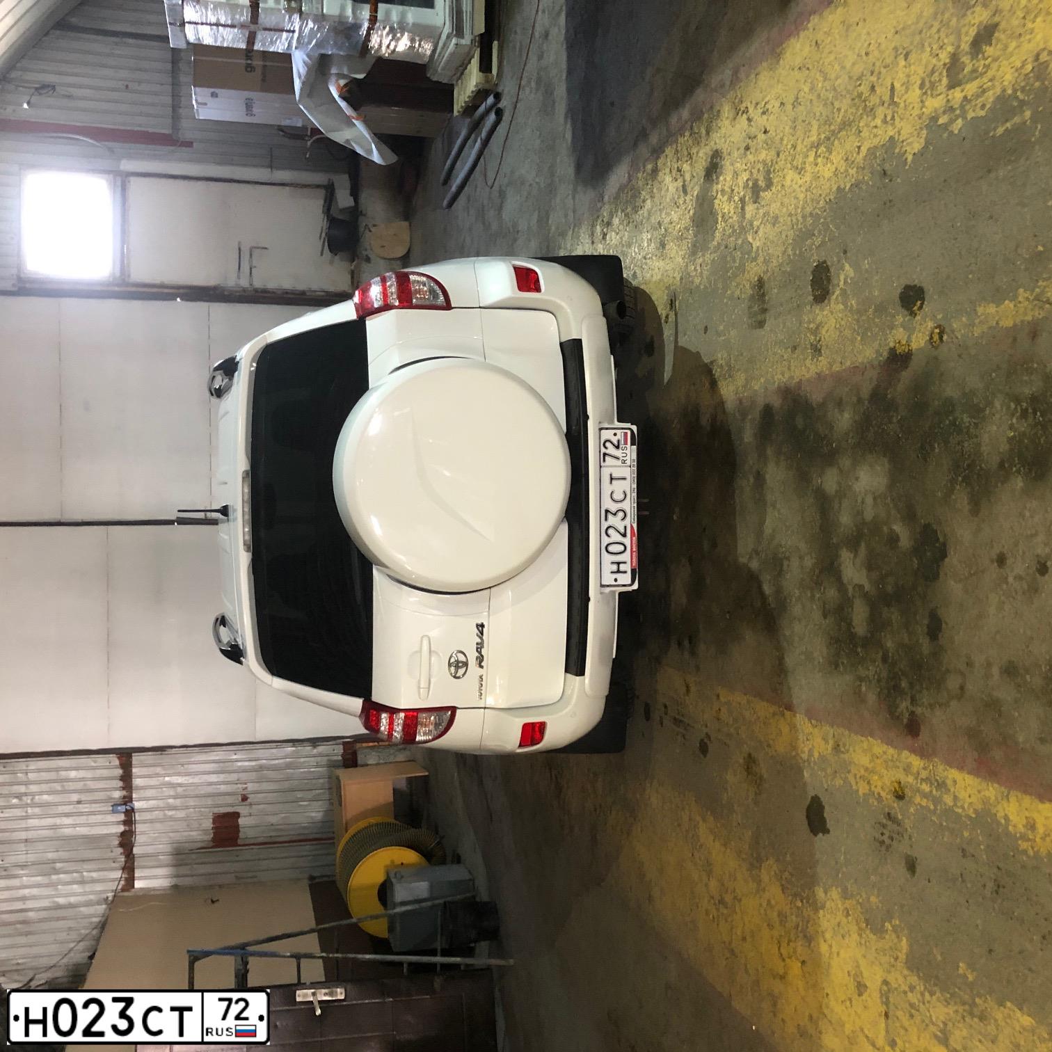 Фото автомобиля TOYOTA RAV4, 2011 — госномер Н023СТ72. Цвет: Белый