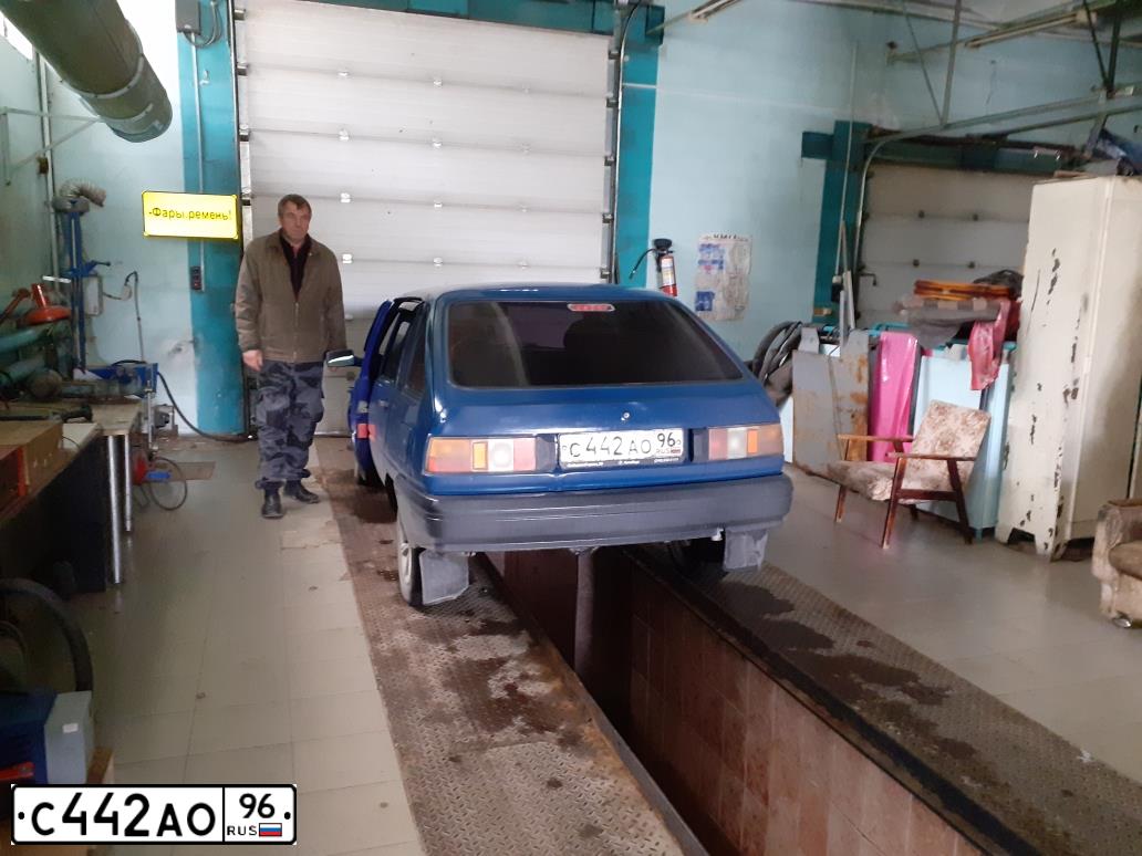 Фото автомобиля IZH 2126, 2002 — госномер С442АО96. Цвет: синий