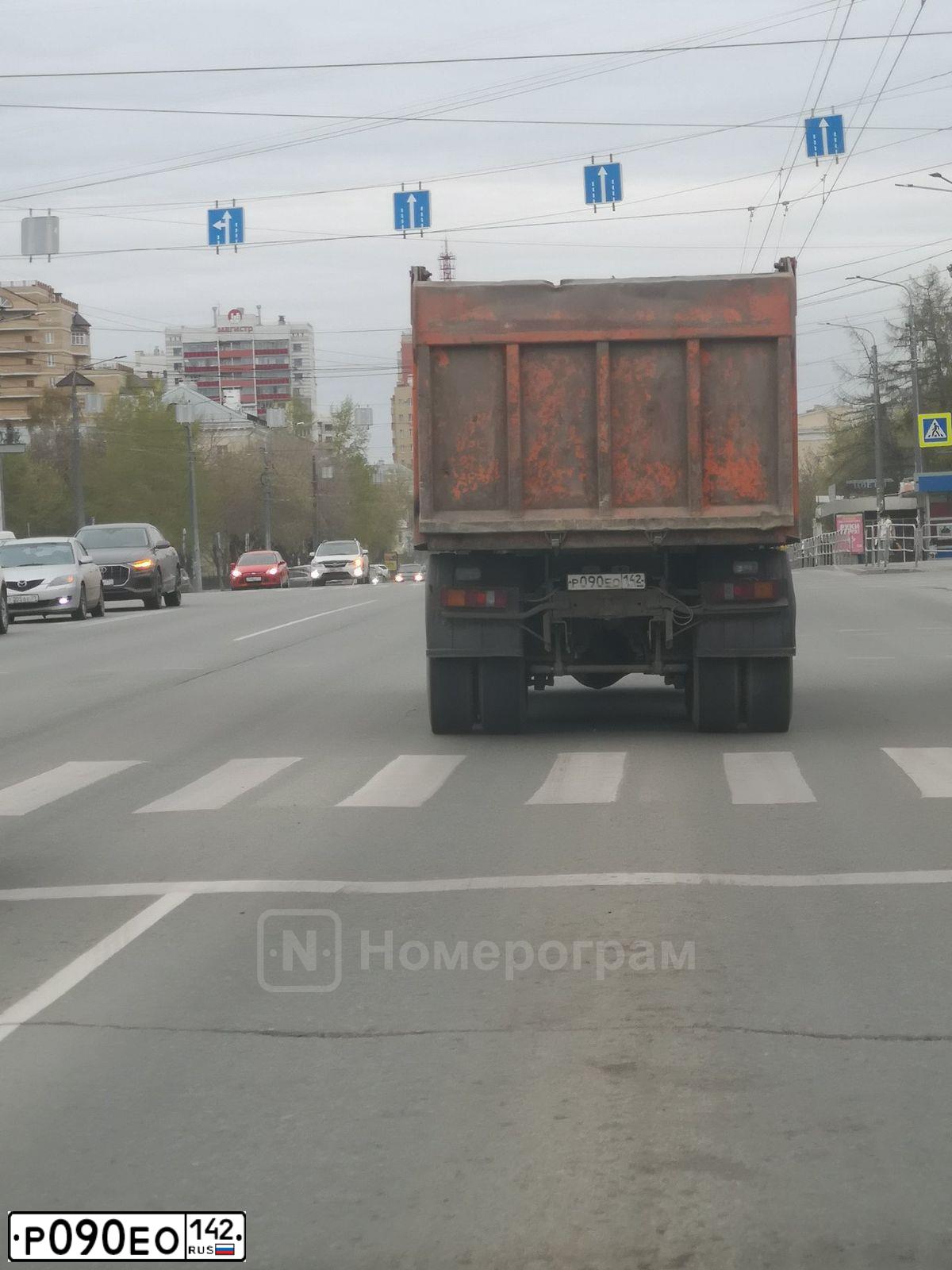 Фото автомобиля KAMAZ 6520 /6X4/, 2015 — госномер Р090ЕО142. Цвет: ОРАНЖЕВЫЙ