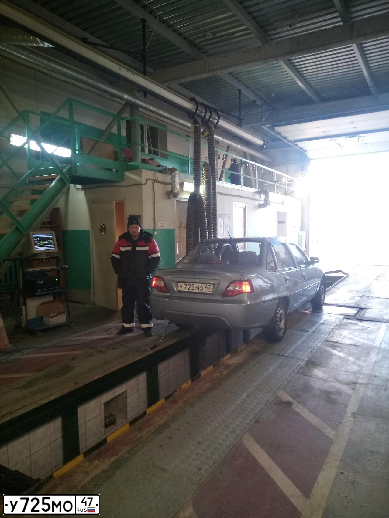 Фото автомобиля DAEWOO NEXIA, 2011 — госномер Е103ВК147. Цвет: СЕРО-ПЕРЛАМУТРОВЫЙ