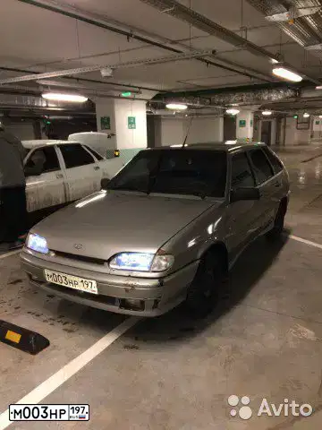 Фото автомобиля LADA 2114 SAMARA, 2004 — госномер А140АН190. Цвет: МОЛОЧНО-БЕЛЫЙ СЕРЕБРИСТЫЙ