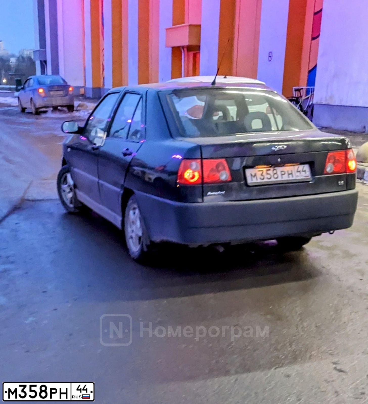 Фото автомобиля CHERY AMULET /FLAGCLOUD/, 2007 — госномер М358РН44. Цвет: ЧЕРНЫЙ