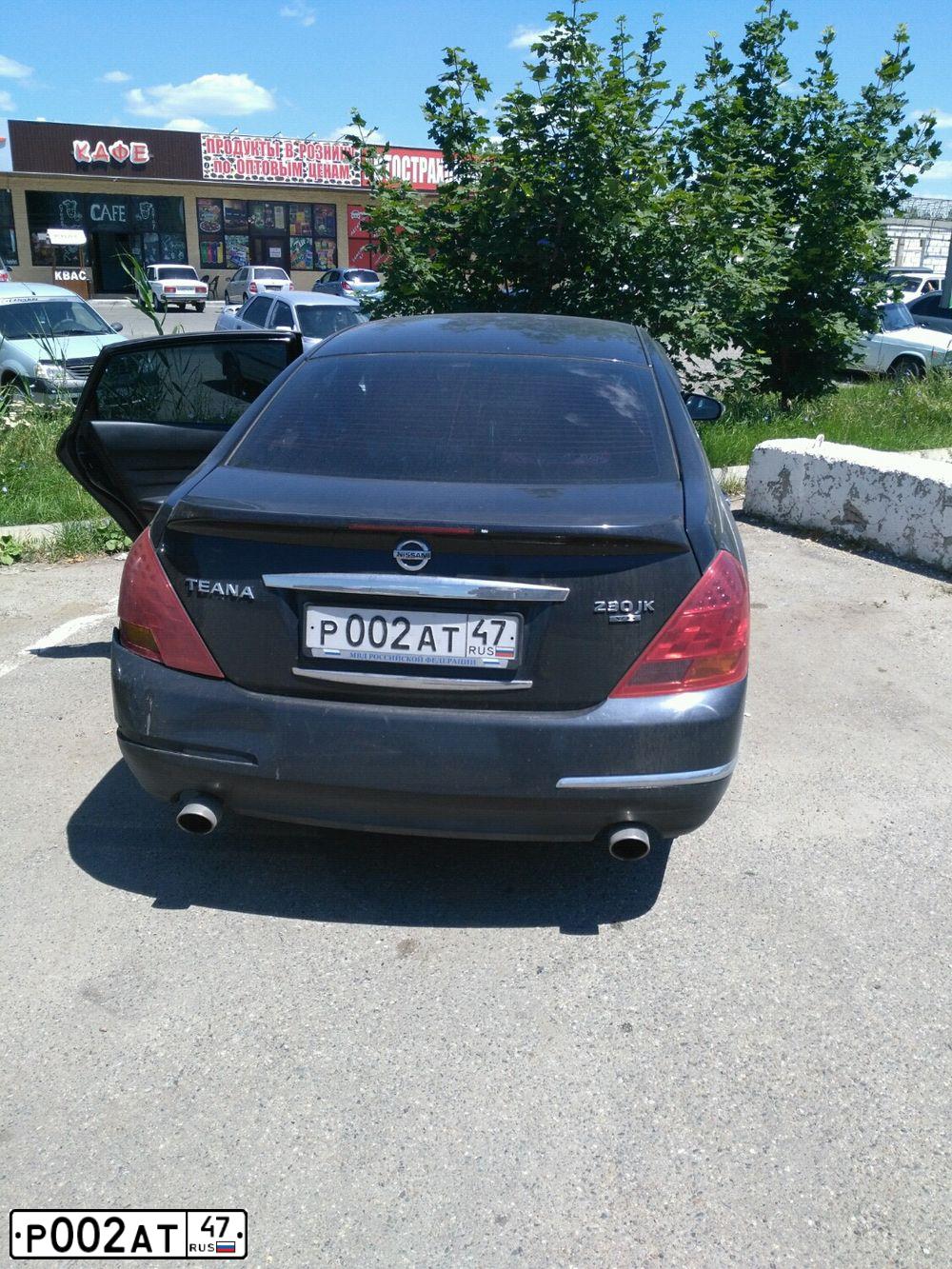 Фото автомобиля NISSAN TEANA, 2007 — госномер Р002АТ47. Цвет: ЧЕРНЫЙ