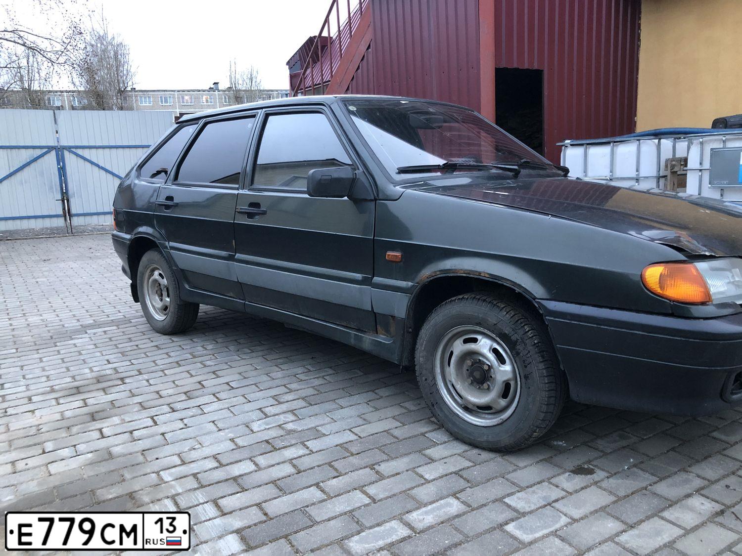 Фото автомобиля LADA 2114 SAMARA, 2006 — госномер У243ХЕ90. Цвет: ЗОЛОТИСТЫЙ ТЕМНО-ЗЕЛЕНЫЙ