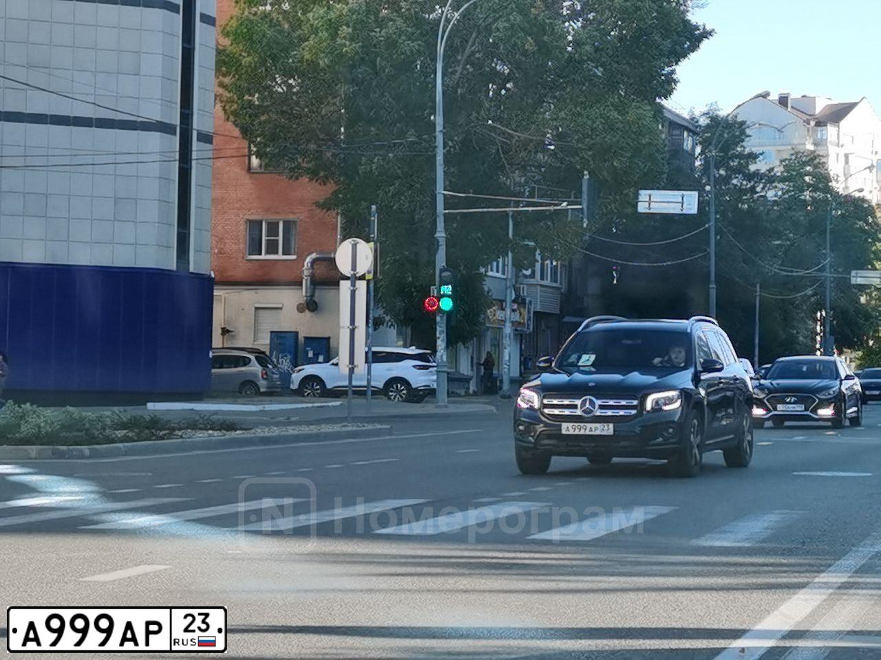 Фото автомобиля MERCEDES GLB-KLASSE, 2020 — госномер А999АР23. Цвет: ЧЕРНЫЙ