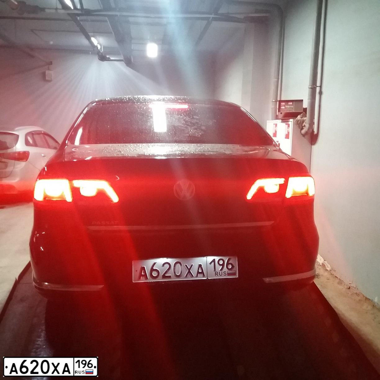 Фото автомобиля VOLKSWAGEN PASSAT, 2013 — госномер М200СМ196. Цвет: ЧЕРНЫЙ