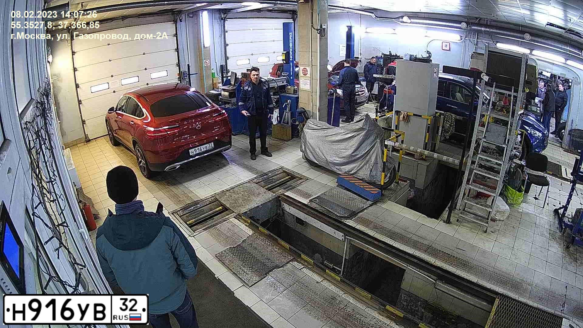 Фото автомобиля MERCEDES-BENZ GLC250D, 2018 — госномер Н976АР977. Цвет: Красный