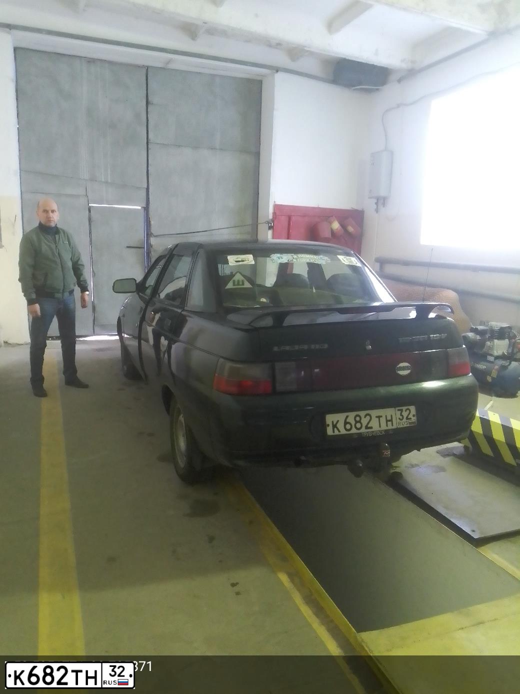 Фото автомобиля LADA 2110, 2003 — госномер У193КН90. Цвет: ТЕМНО-ЗЕЛЕНЫЙ