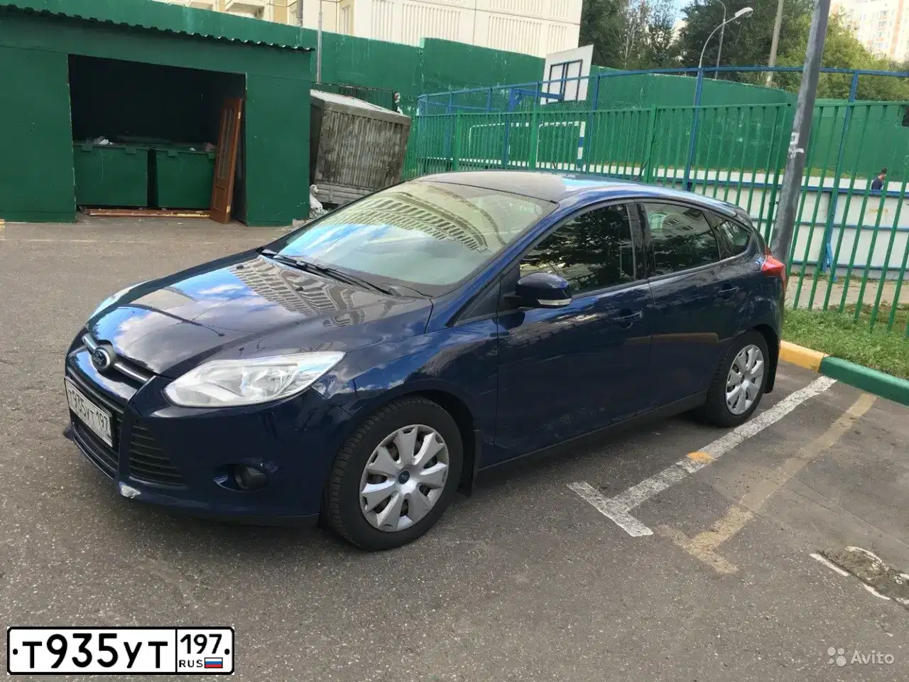 Фото автомобиля FORD FOCUS, 2012 — госномер В748УВ164. Цвет: ТЕМНО-СИНИЙ