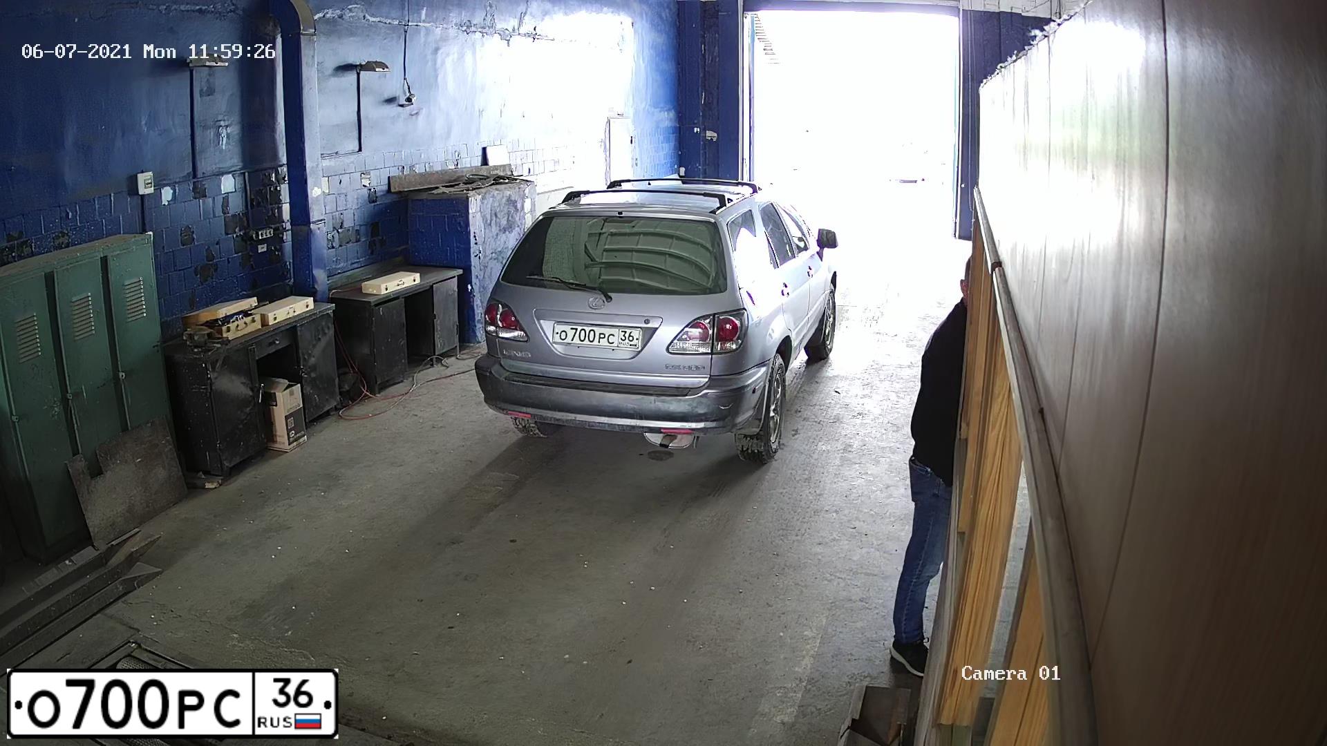 Фото автомобиля LEXUS RX, 2000 — госномер У744УУ36. Цвет: СЕРЫЙ