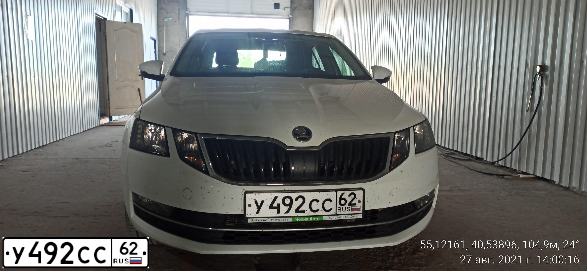 Фото автомобиля SKODA OCTAVIA, 2017 — госномер У492СС62. Цвет: БЕЛЫЙ