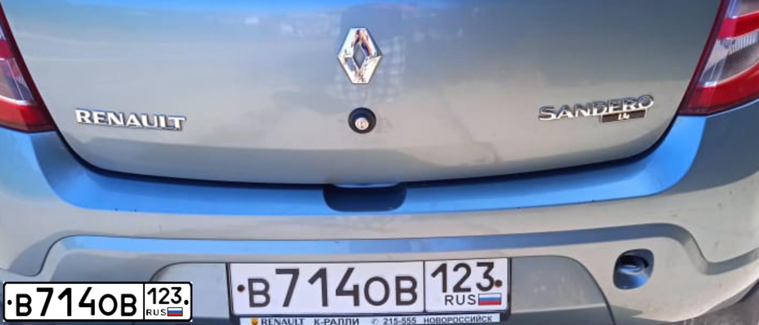 Фото автомобиля RENAULT SANDERO, 2010 — госномер В714ОВ123. Цвет: СИНИЙ
