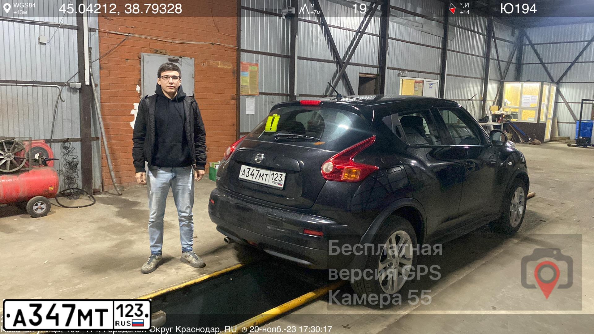 Фото автомобиля NISSAN JUKE, 2013 — госномер О306МС193. Цвет: ЧЕРНЫЙ