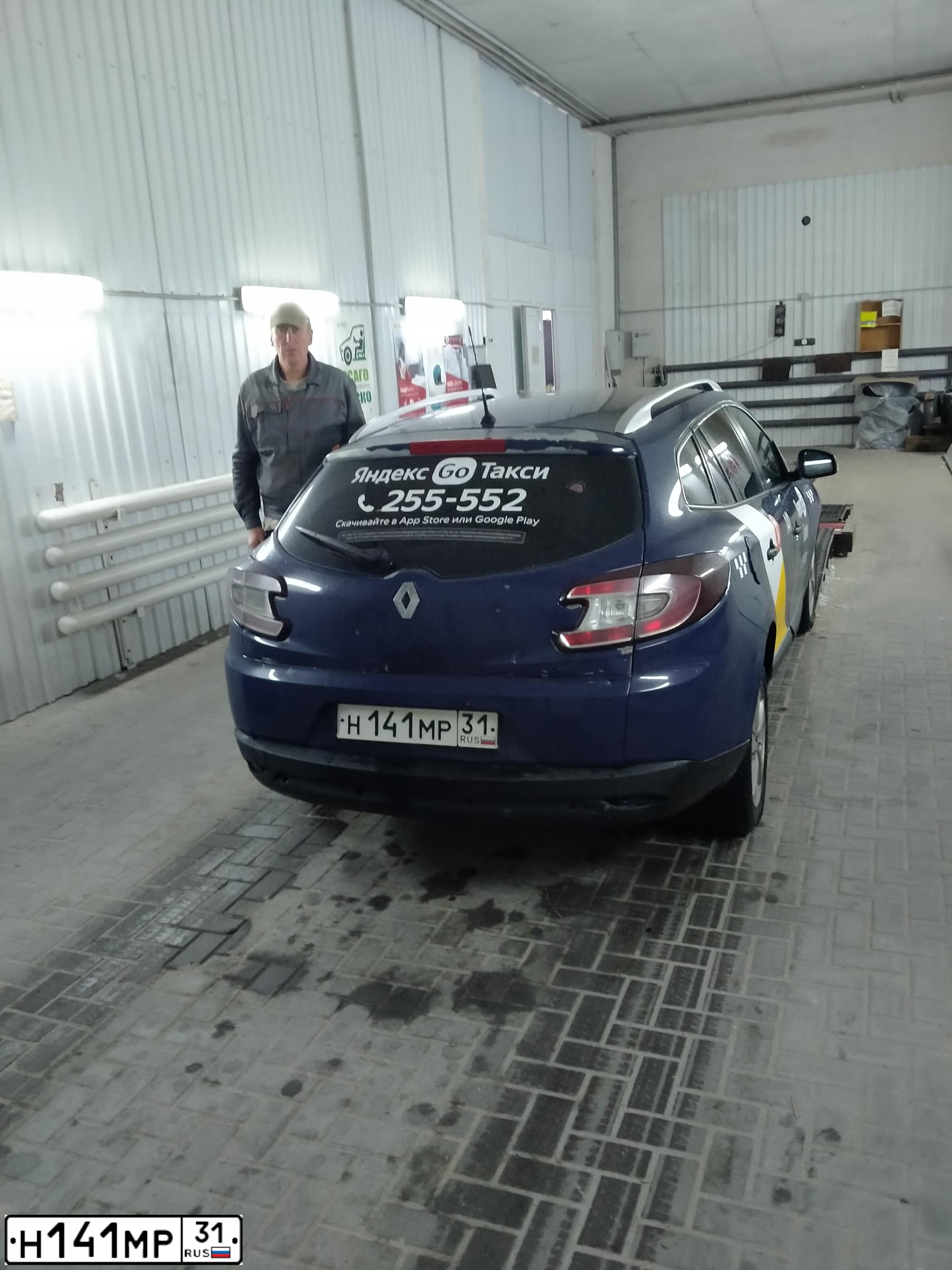 Фото автомобиля RENAULT MEGANE /GRAND/ SCENIC, 2009 — госномер Н141МР31. Цвет: СИНИЙ
