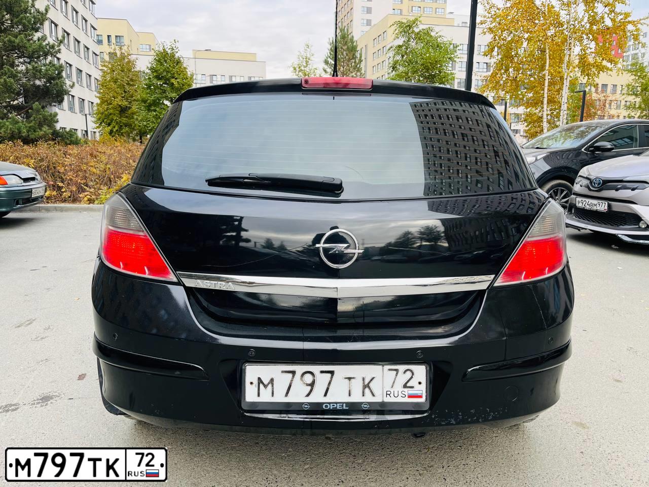 Фото автомобиля NISSAN NAVARA, 2007 — госномер Х777ВЕ72. Цвет: СЕРЕБРИСТЫЙ