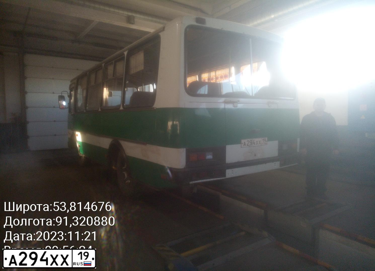 Фото автомобиля PAZ 3205, 1996 — госномер А294ХХ19. Цвет: ЗЕЛЕНЫЙ