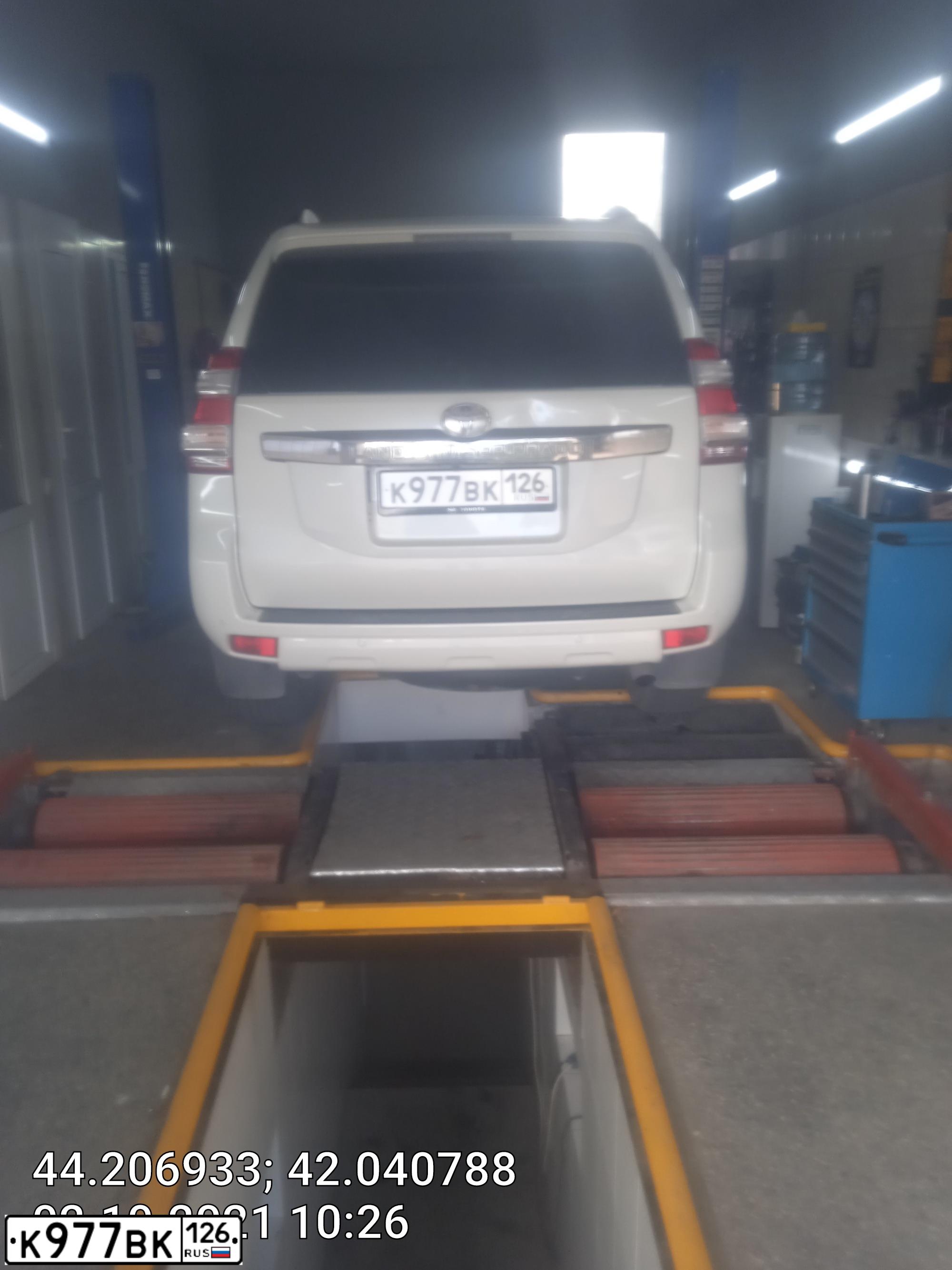Фото автомобиля TOYOTA LAND CRUISER 150, 2013 — госномер А811ХО09
