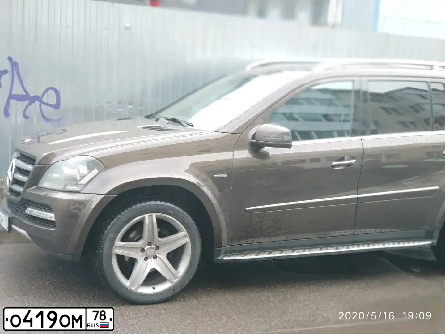 Фото автомобиля TOYOTA LANDCRUISER, 2006 — госномер О419ОМ78. Цвет: Темно-зеленый