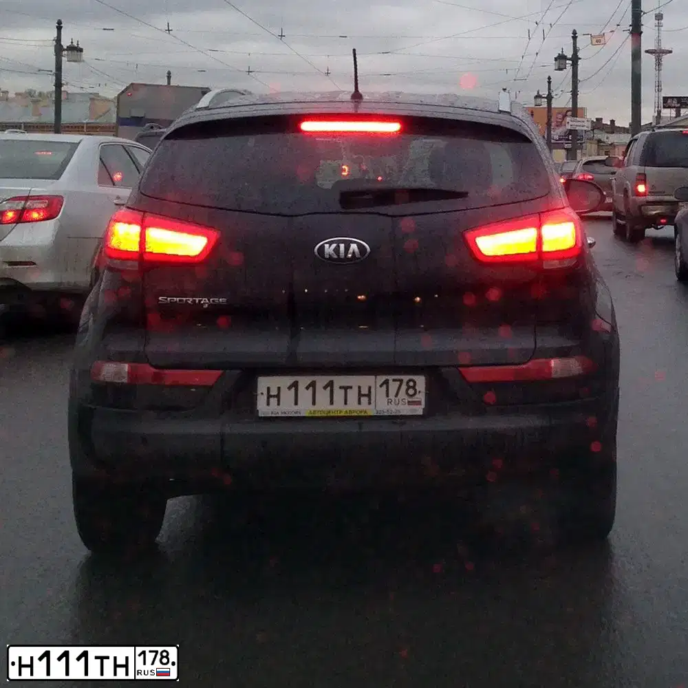 Фото автомобиля KIA SPORTAGE, 2014 — госномер Н111ТН178. Цвет: ЧЕРНЫЙ ПЕРЛАМУТР