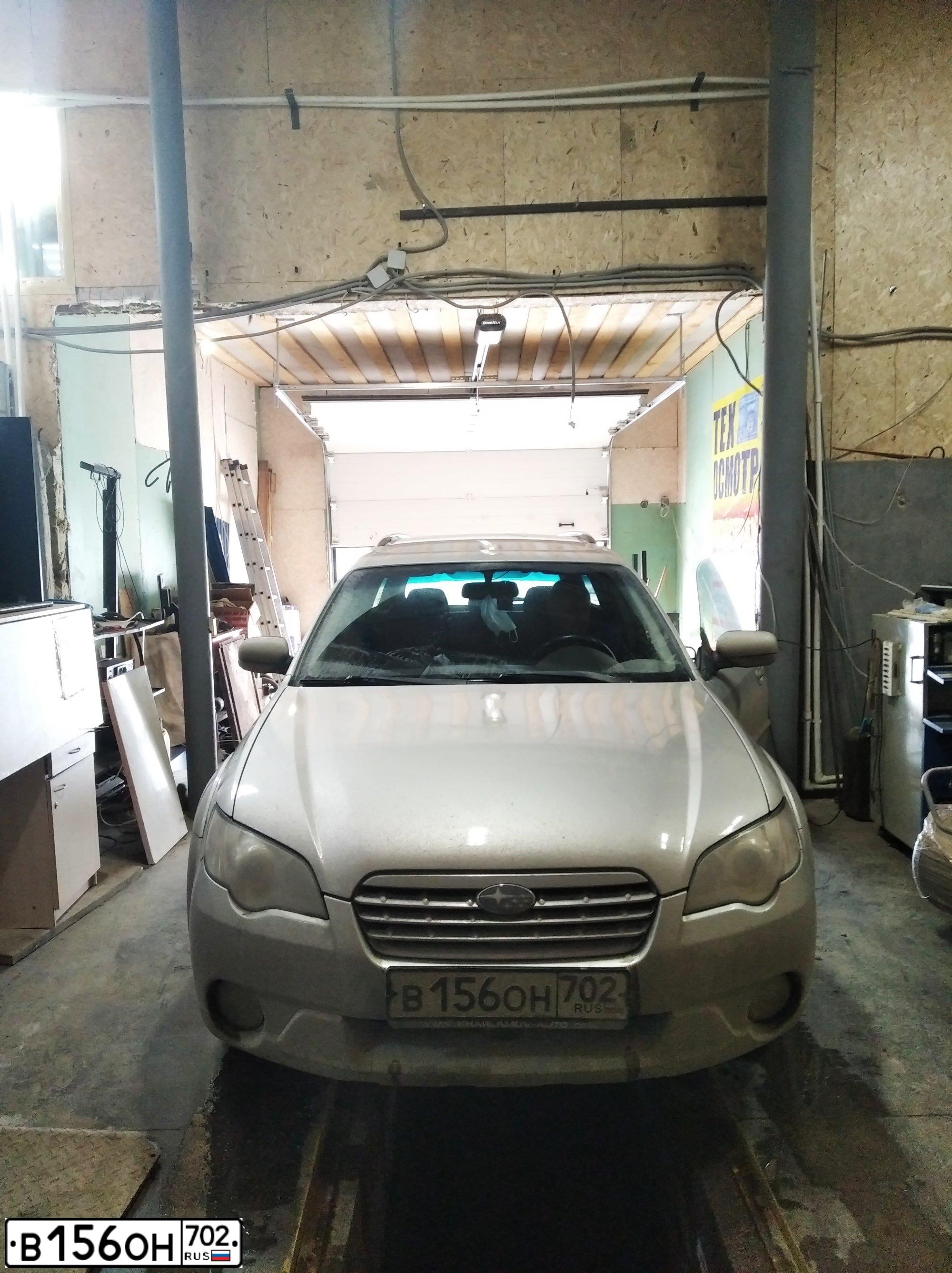 Фото автомобиля SUBARU LEGACY OUTBACK, 2005 — госномер Х783КС196. Цвет: Серебристый