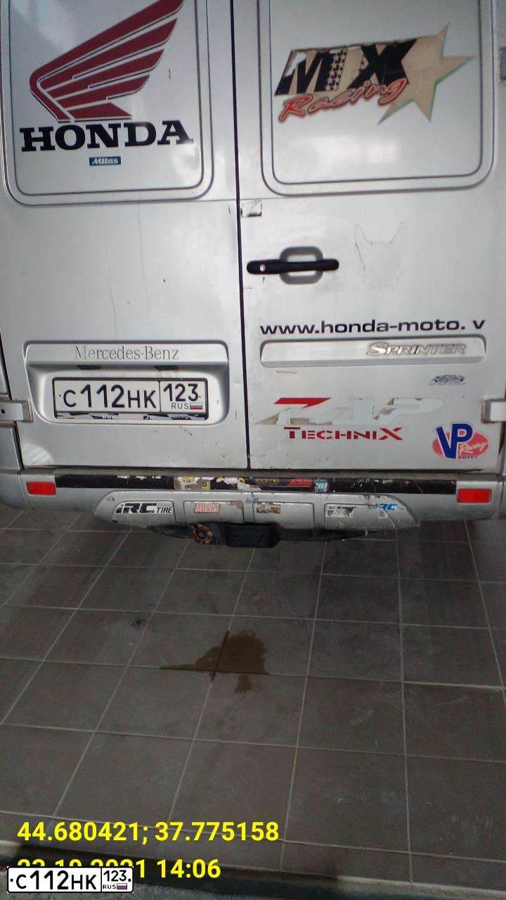 Фото автомобиля MERCEDES SPRINTER, 2004 — госномер Т005ВО193. Цвет: Серебристый
