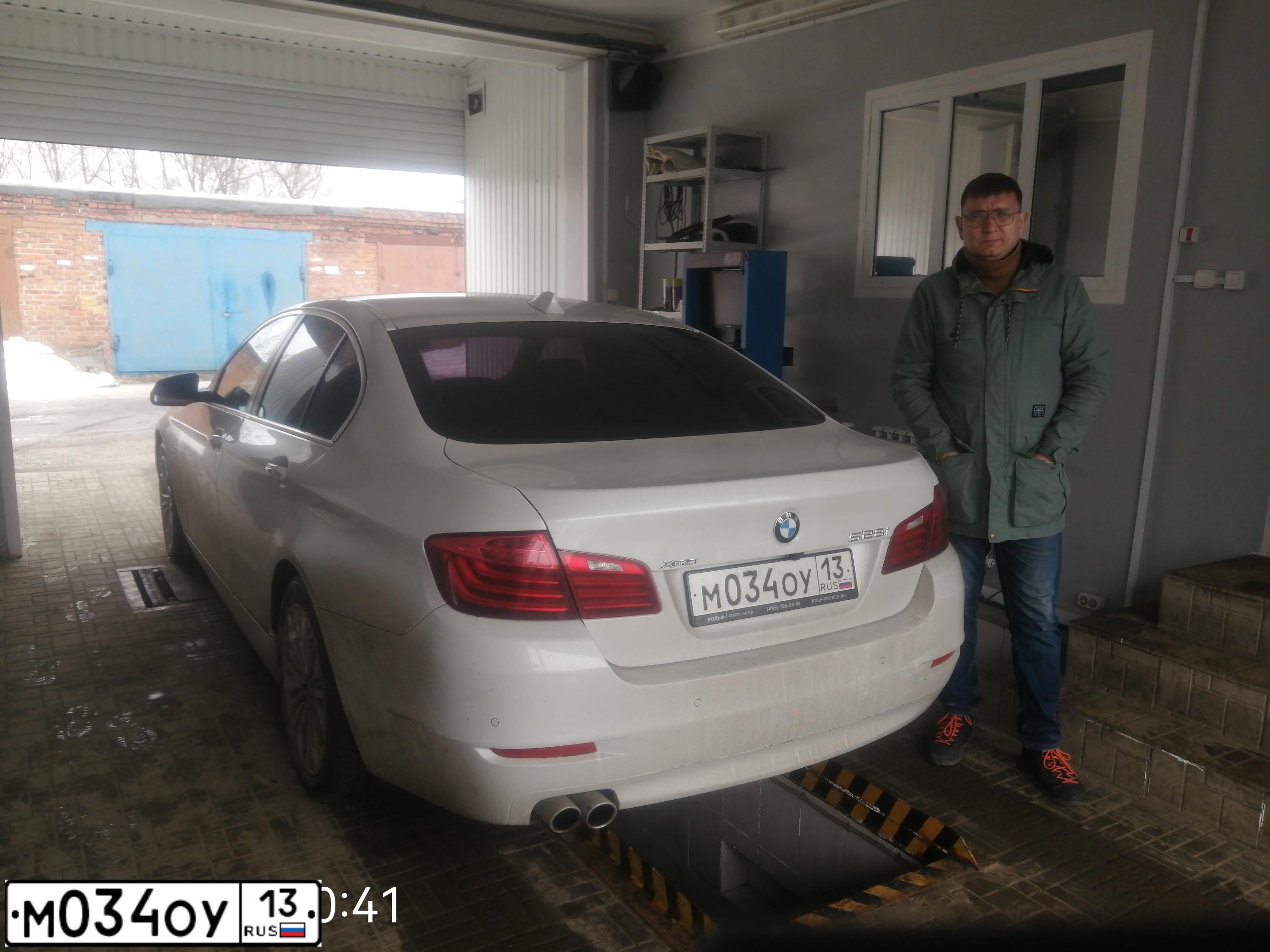Фото автомобиля BMW 528I, 2014 — госномер М935ТК13. Цвет: БЕЛЫЙ МЕТАЛЛИК