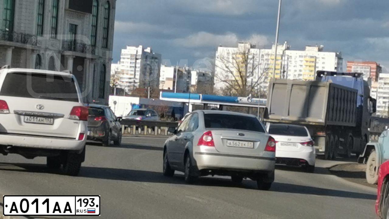 Фото автомобиля VOLKSWAGEN TOUAREG, 2012 — госномер М345ММ93. Цвет: Белый