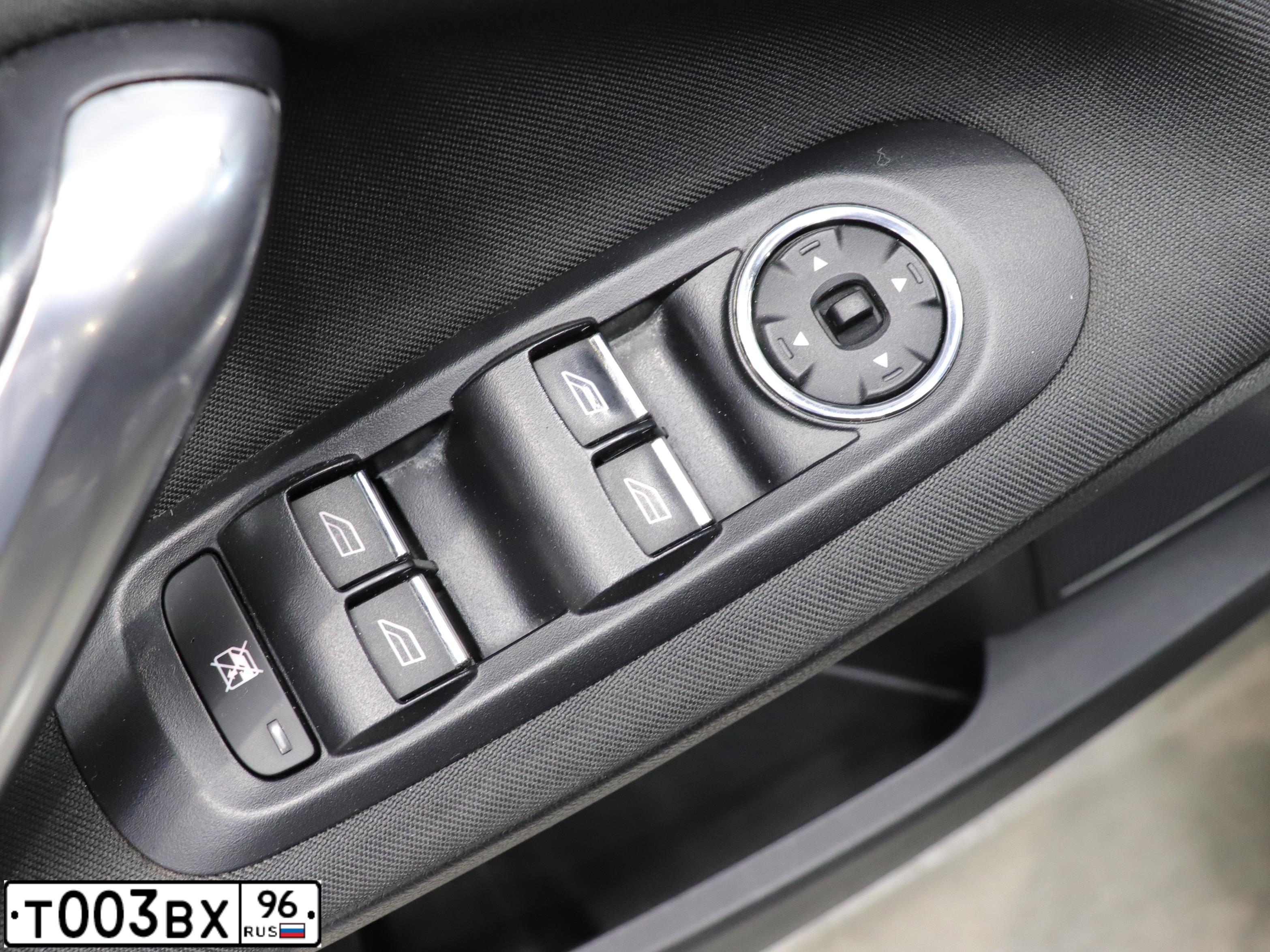 Фото автомобиля FORD MONDEO, 2015 — госномер Т950ОК196. Цвет: Белый