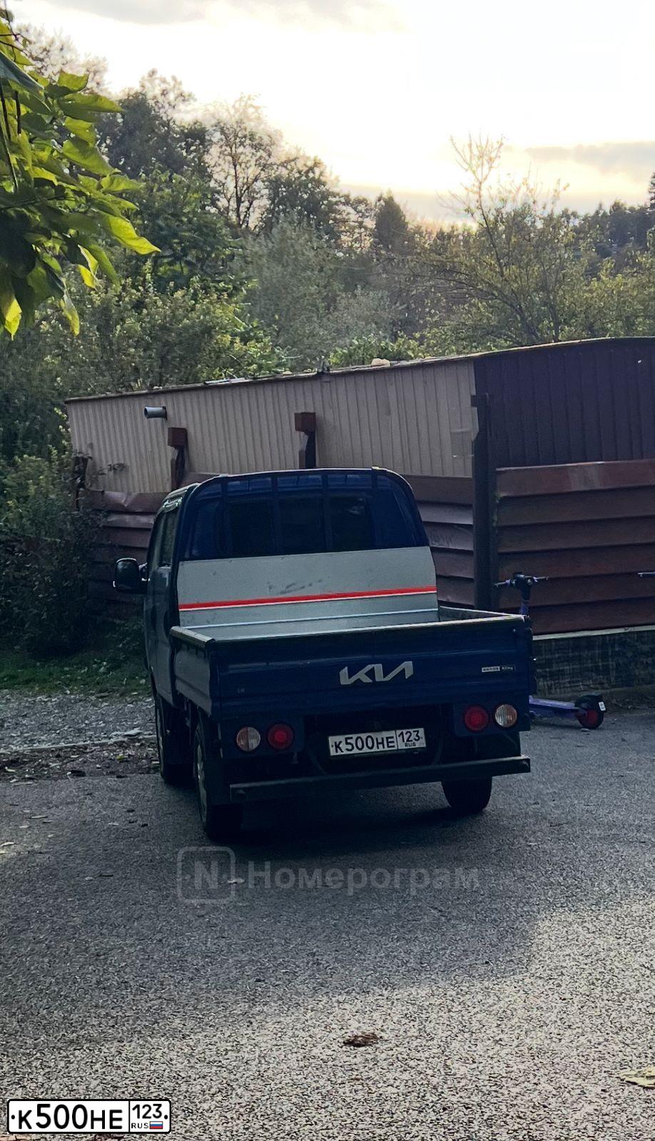 Фото автомобиля LADA 2107 LADA, 2007 — госномер С777КС123. Цвет: СЕРО-БЕЖЕВЫЙ