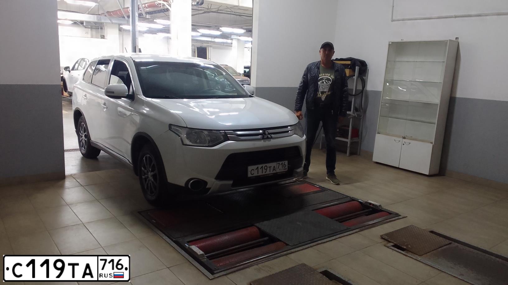Фото автомобиля MITSUBISHI OUTLANDER, 2014 — госномер С119ТА716. Цвет: БЕЛЫЙ