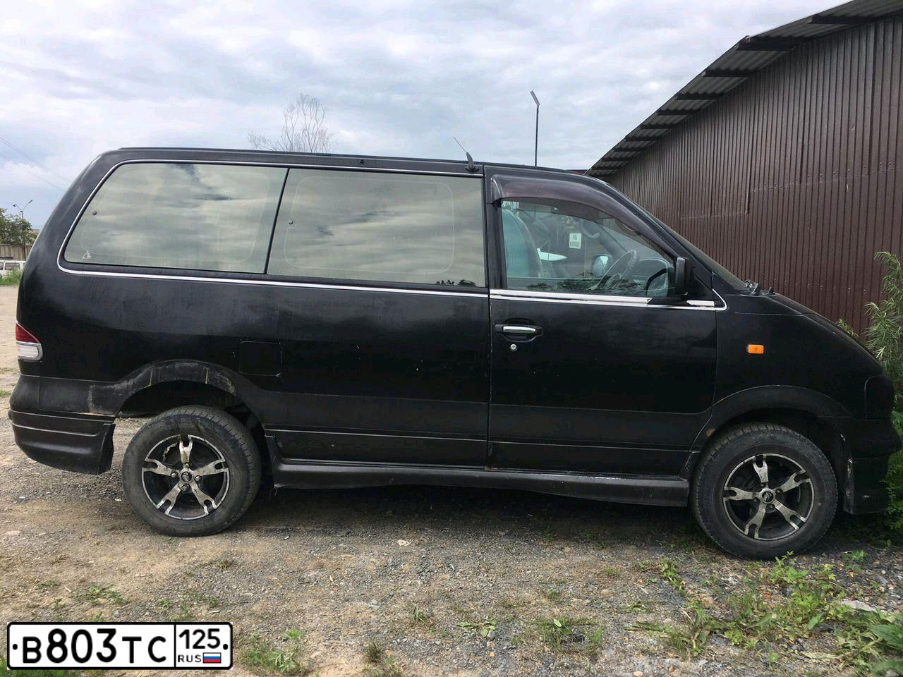 Фото автомобиля NISSAN LARGO, 1988 — госномер Р899РН125