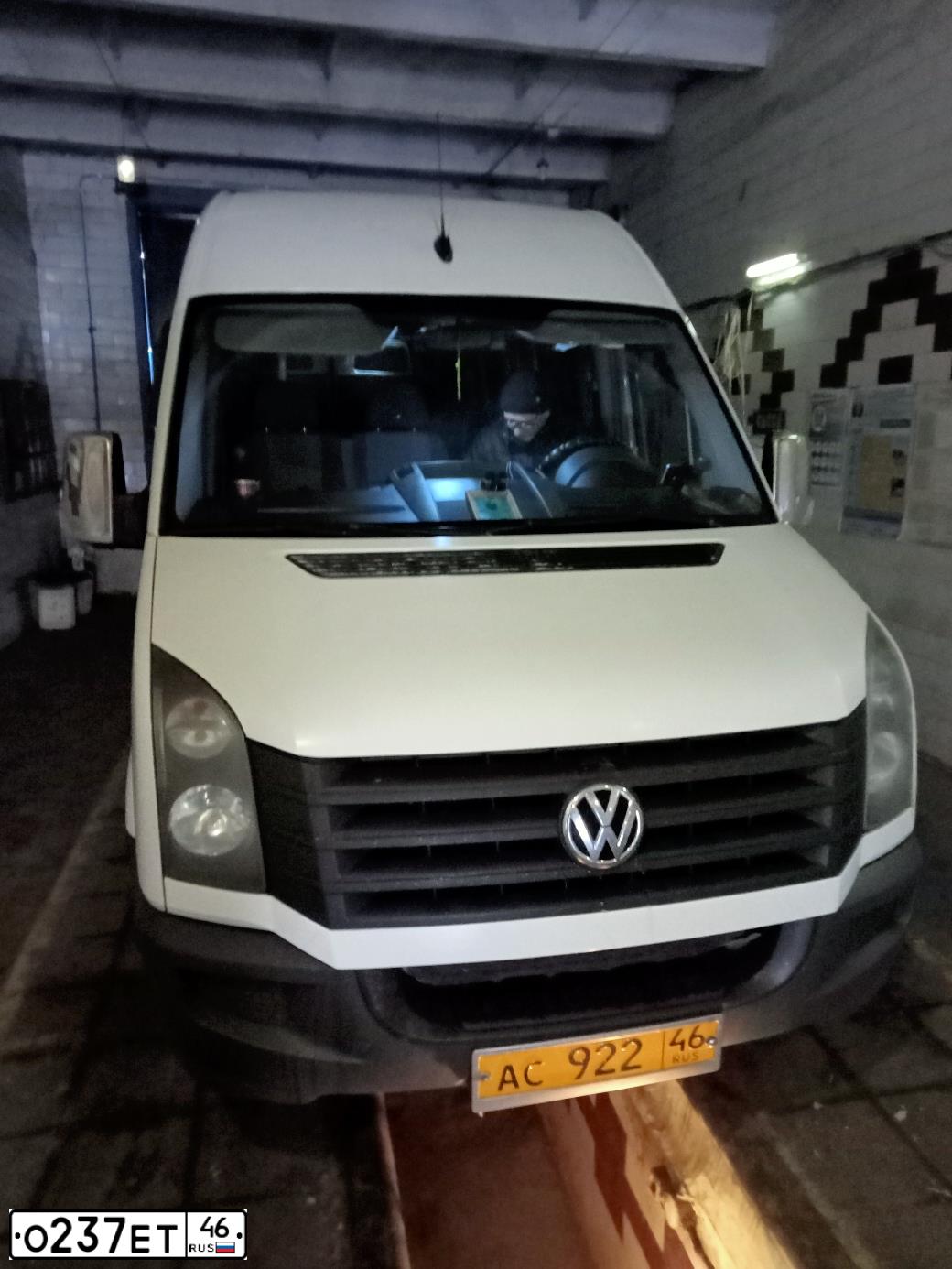 Фото автомобиля VOLKSWAGEN CRAFTER, 2014 — госномер О237ЕТ46. Цвет: Белый