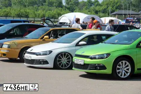 Фото автомобиля VOLKSWAGEN POLO, 2011 — госномер У436НЕ47. Цвет: СЕРЕБРИСТО-ЖЕЛТЫЙ