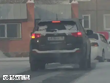 Фото автомобиля TOYOTA RAV4, 2015 — госномер О816КЕ19. Цвет: ТЕМНО-КОРИЧНЕВЫЙ
