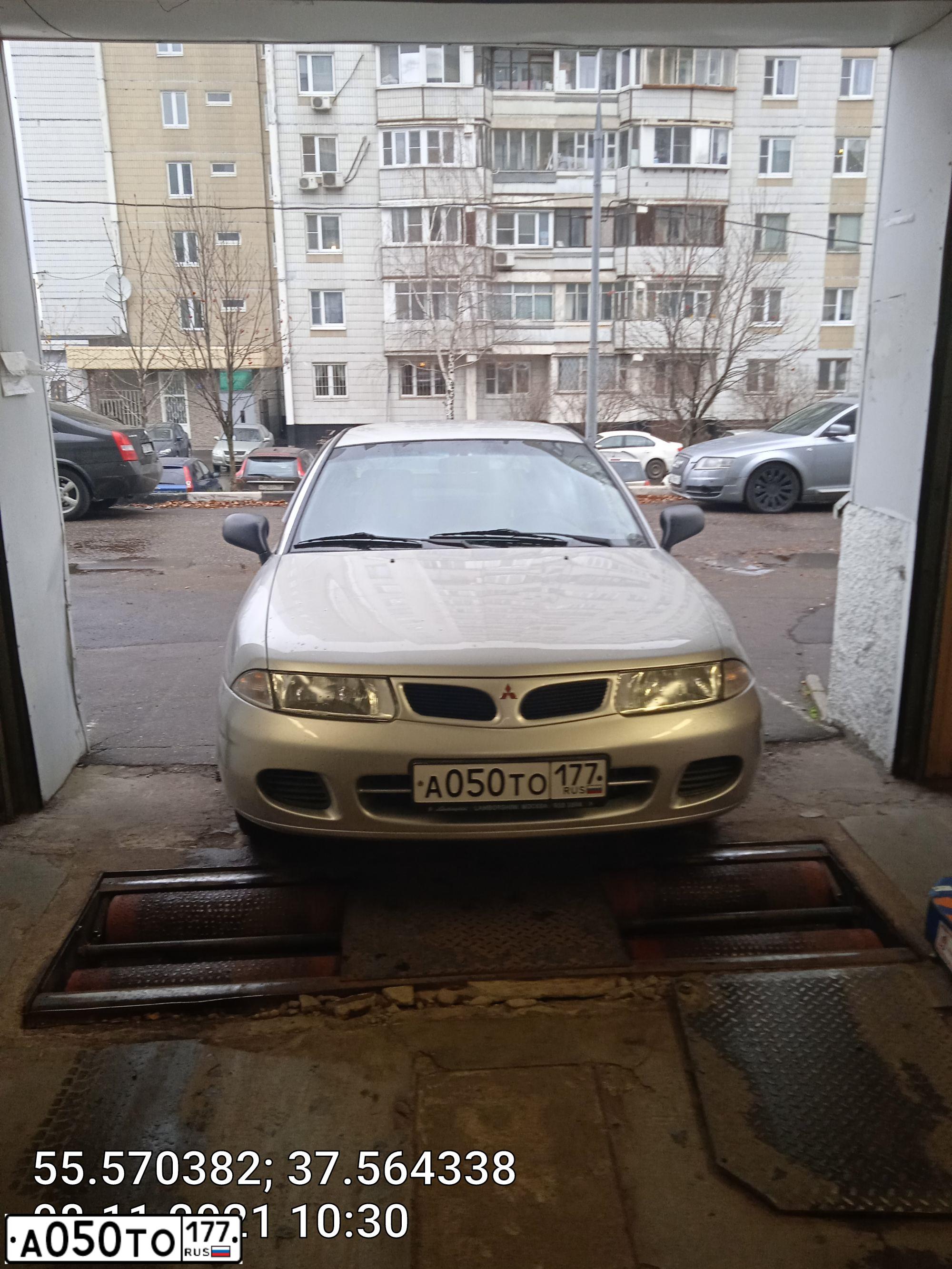 Фото автомобиля MITSUBISHI CARISMA, 1998 — госномер М123МХ159. Цвет: СЕРЕБРИСТЫЙ