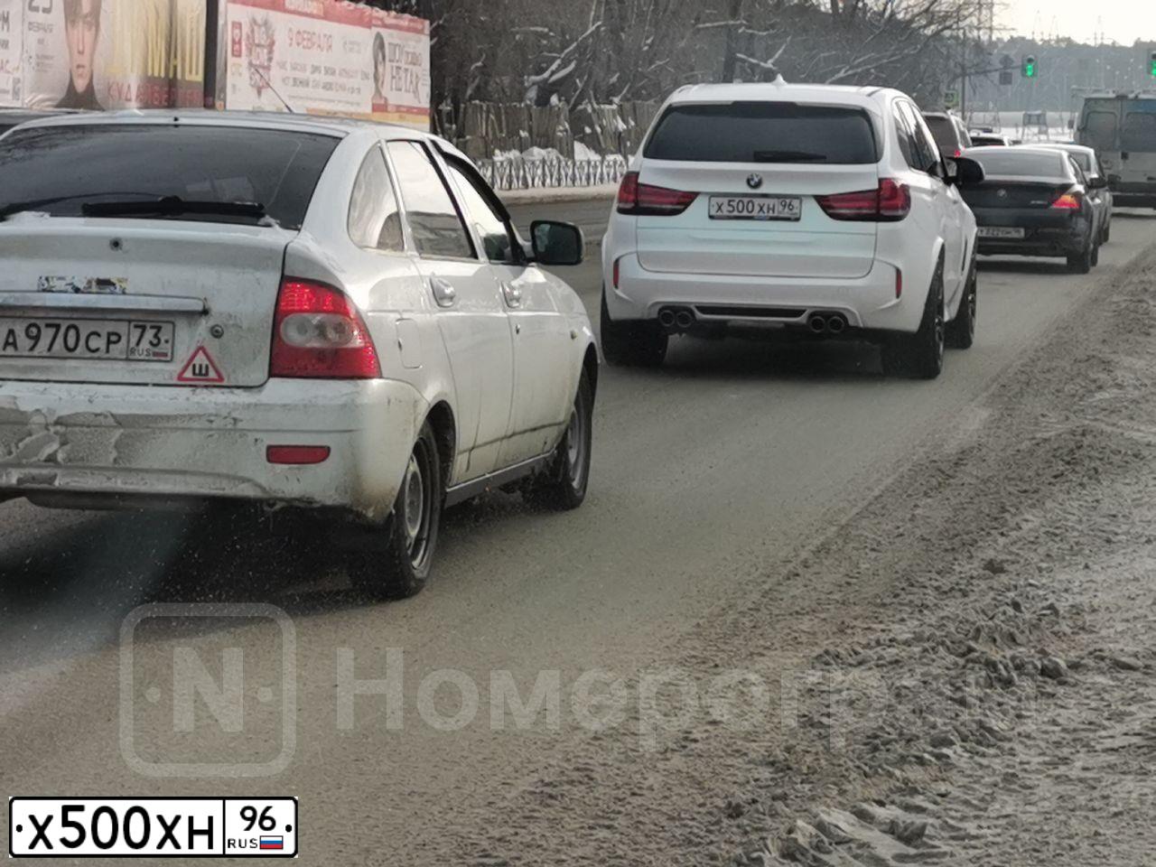 Фото автомобиля BMW X5M, 2016 — госномер О484ХР196. Цвет: Белый