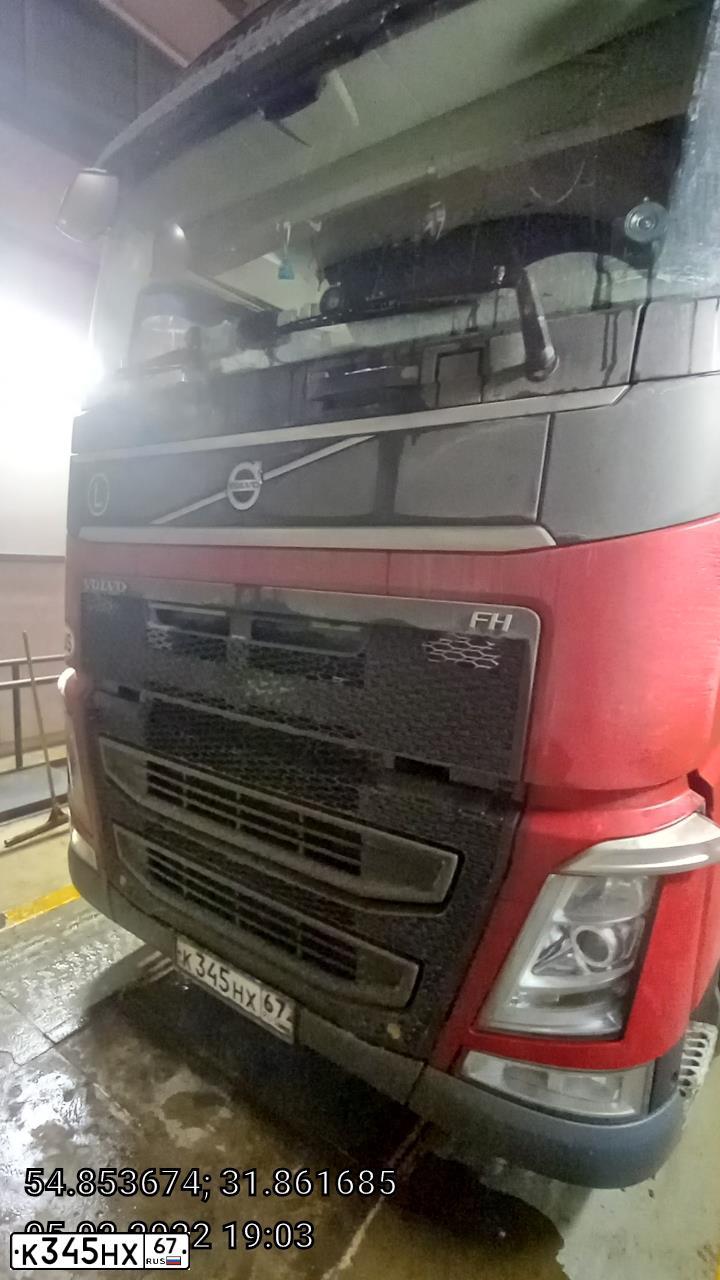 Фото автомобиля VOLVO SERIE FH /4X2/, 2019 — госномер Н333МЕ67. Цвет: Красный
